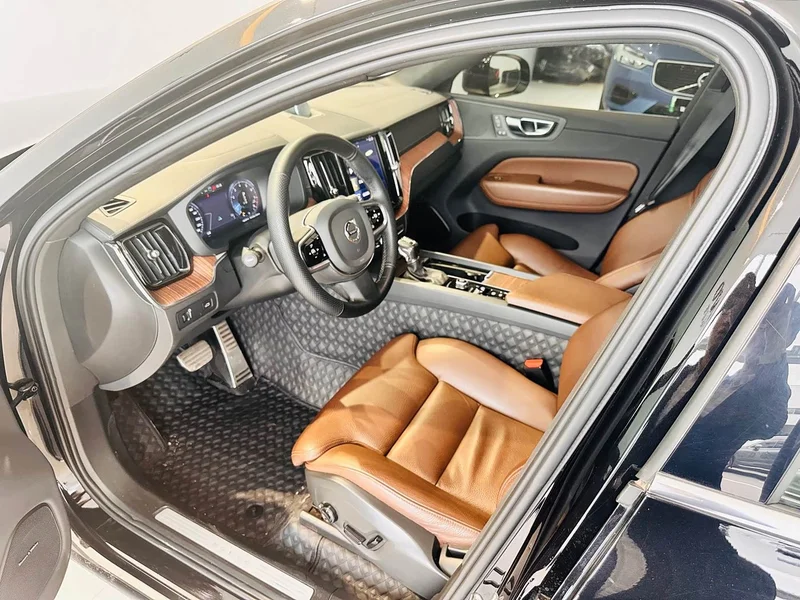 Volvo XC60 — фото 10