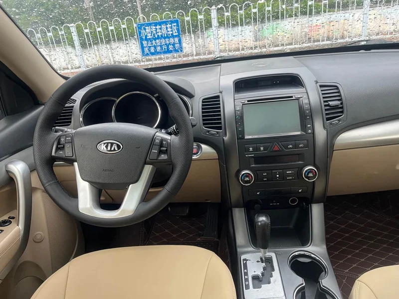 Kia Sorento — фото 11