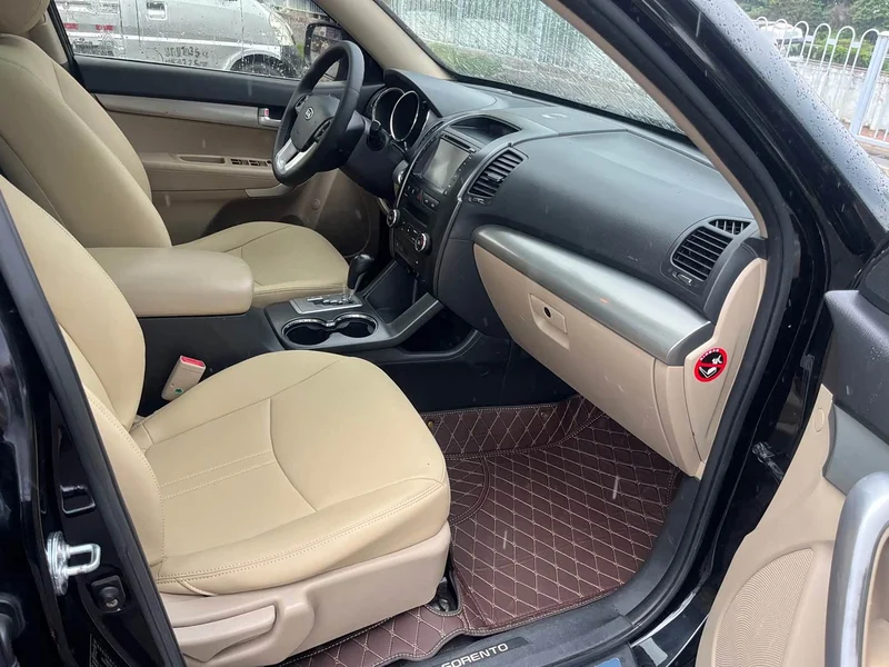 Kia Sorento — фото 12