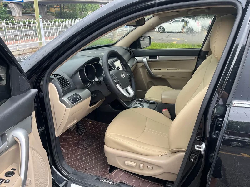 Kia Sorento — фото 8
