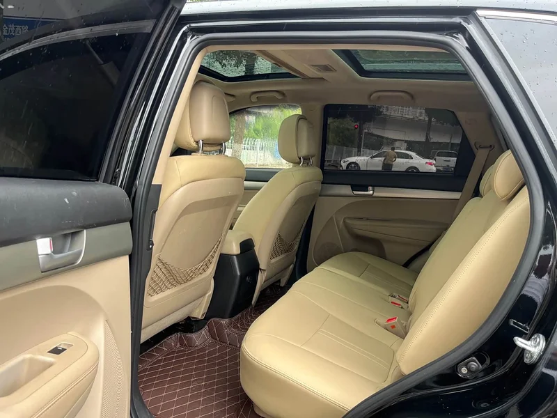Kia Sorento — фото 9