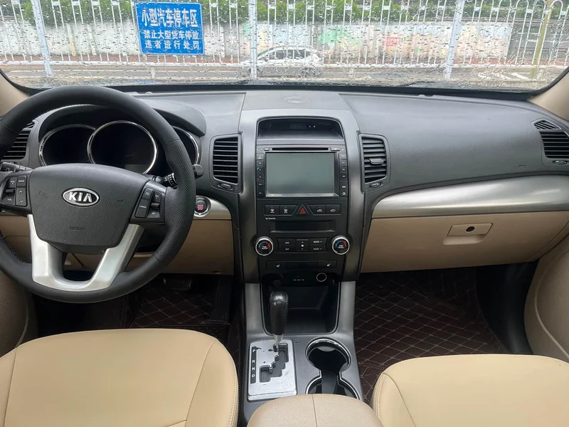 Kia Sorento — фото 10