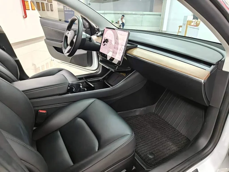 Tesla Model 3 — фото 11