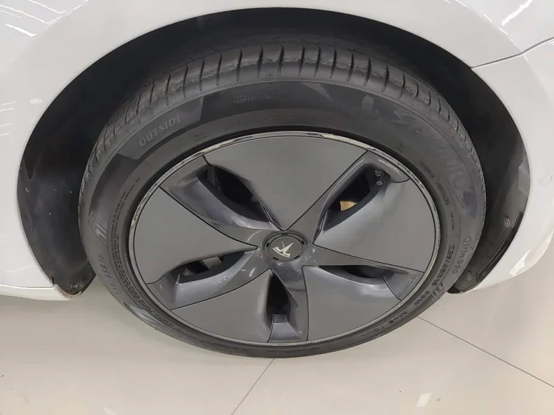 Tesla Model 3 — фото 26