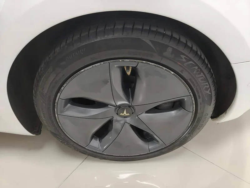 Tesla Model 3 — фото 28