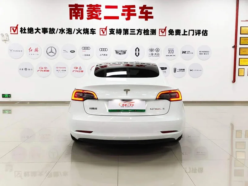 Tesla Model 3 — фото 4