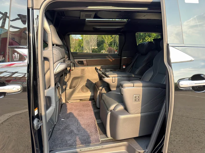 Toyota Vellfire — фото 5
