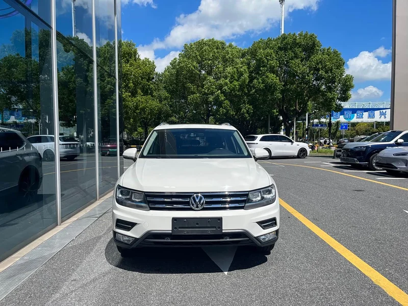 Volkswagen Tiguan L — фото 2