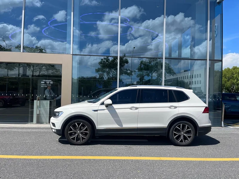 Volkswagen Tiguan L — фото 3