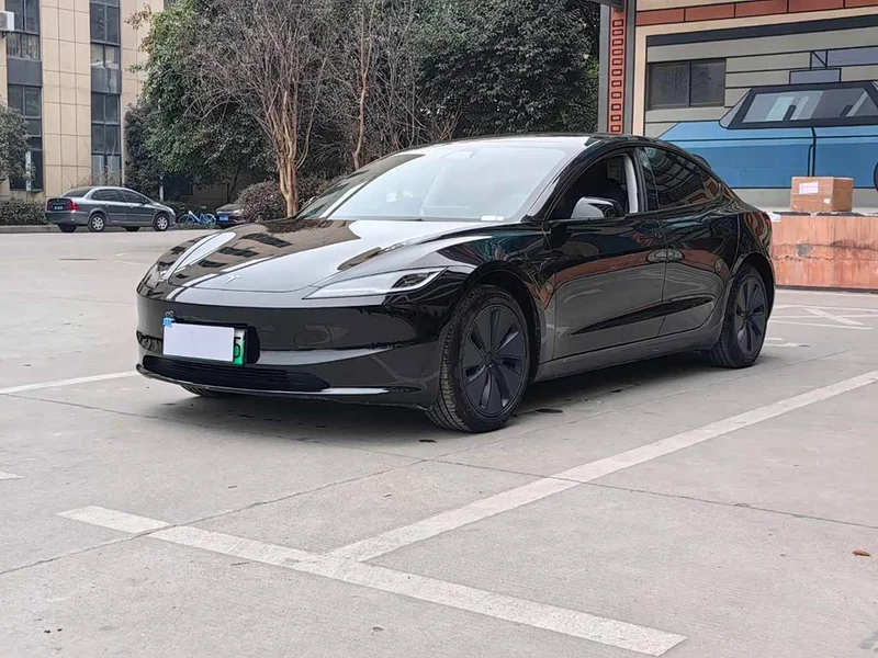 Tesla Model 3 — фото 1
