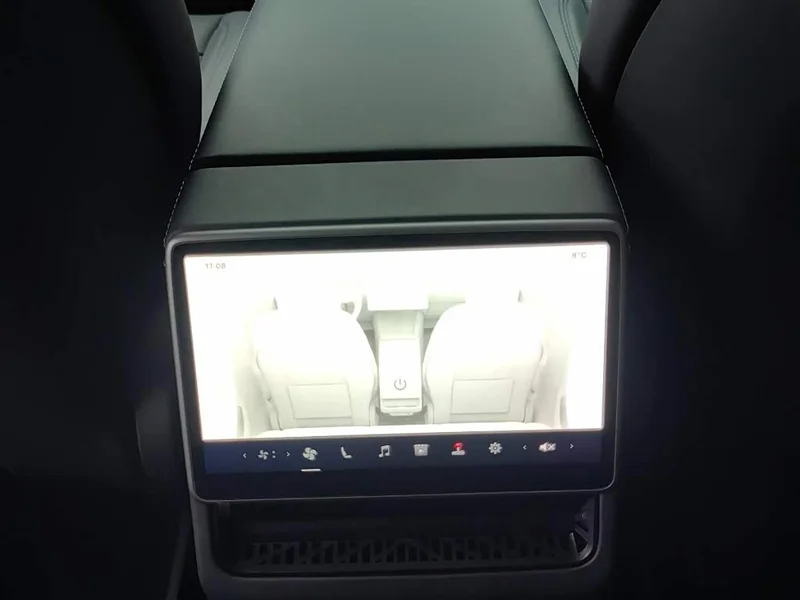 Tesla Model 3 — фото 11