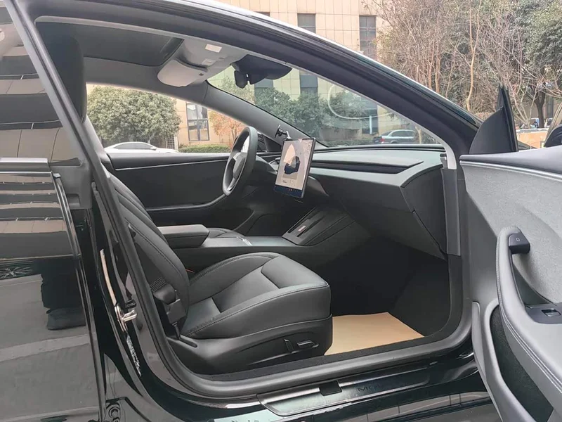 Tesla Model 3 — фото 18