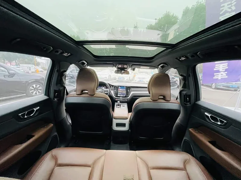 Volvo XC60 — фото 14