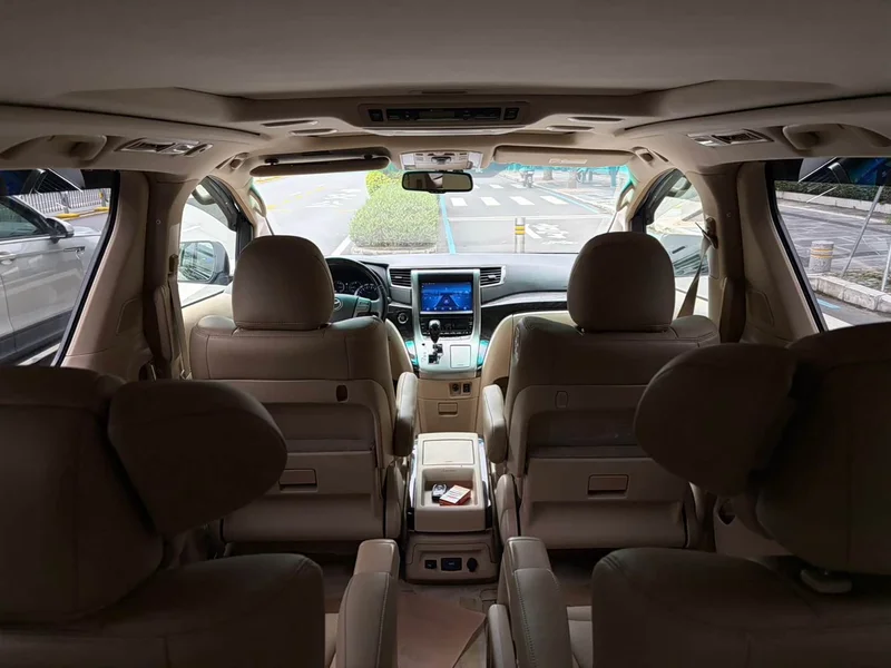 Toyota Alphard — фото 11