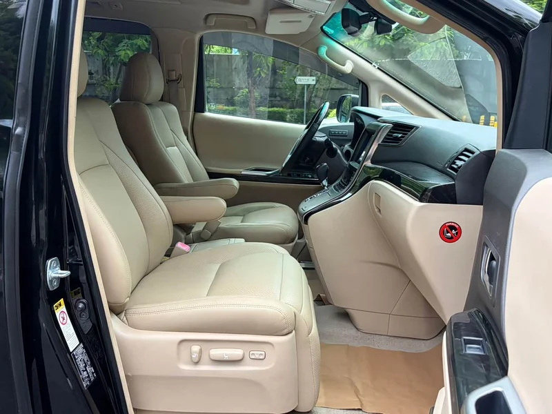 Toyota Alphard — фото 12