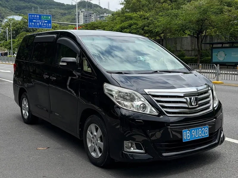 Toyota Alphard — фото 2