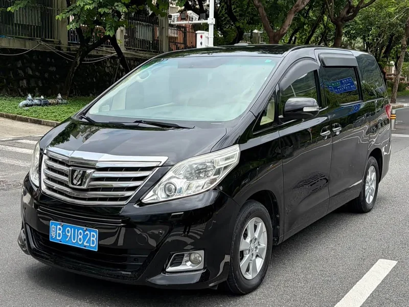 Toyota Alphard — фото 3