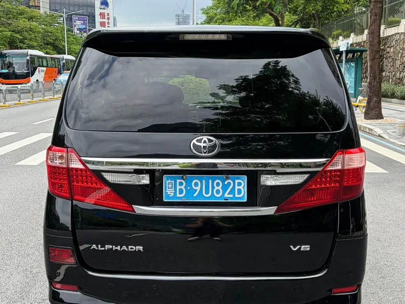 Toyota Alphard — фото 4