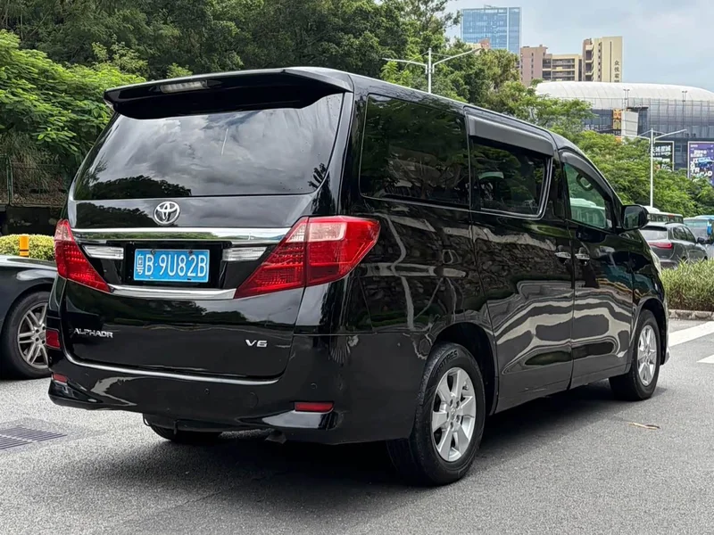 Toyota Alphard — фото 5