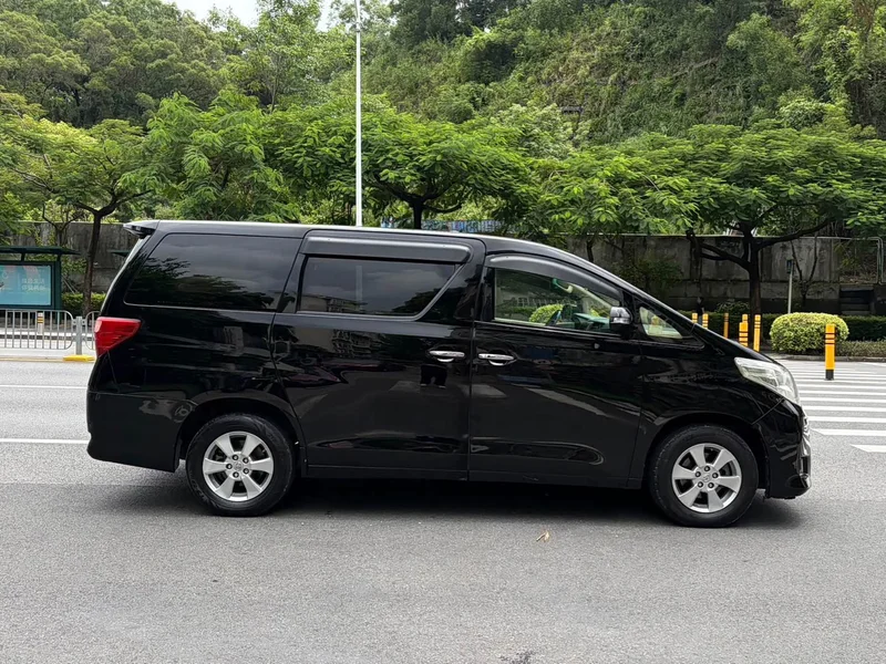 Toyota Alphard — фото 7