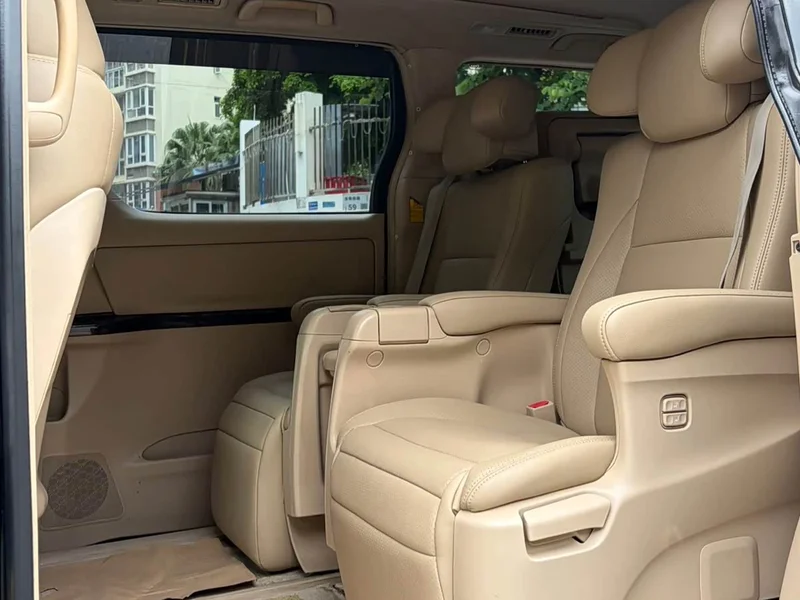 Toyota Alphard — фото 8