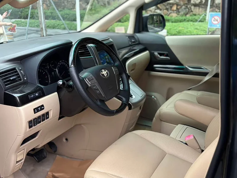 Toyota Alphard — фото 9