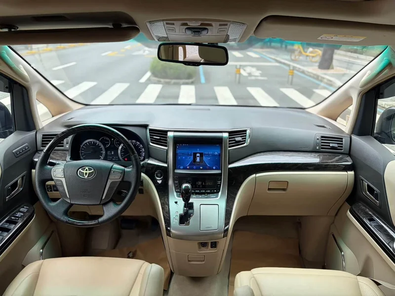 Toyota Alphard — фото 10