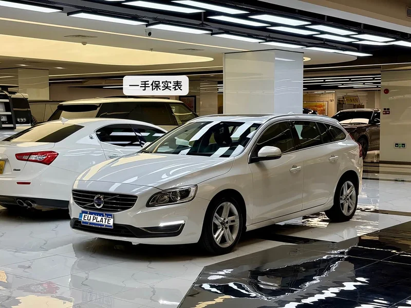 Volvo V60 — фото 1