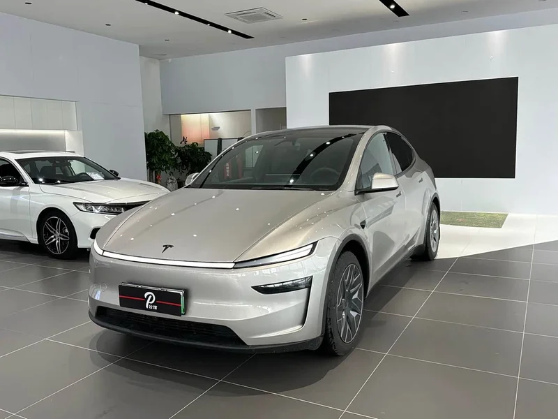 Tesla Model Y — фото 1