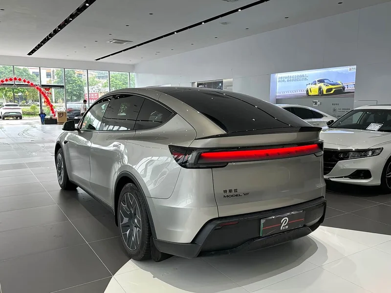 Tesla Model Y — фото 3