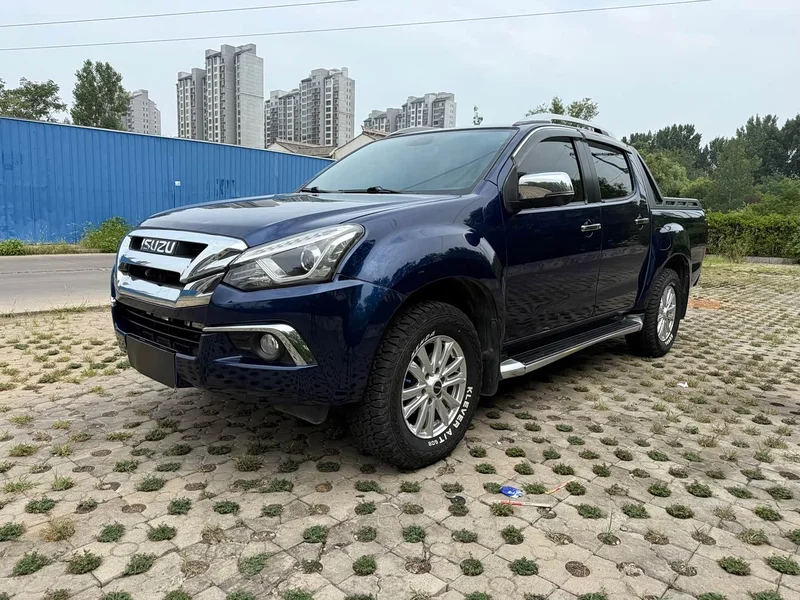 Isuzu D-MAX — фото 1
