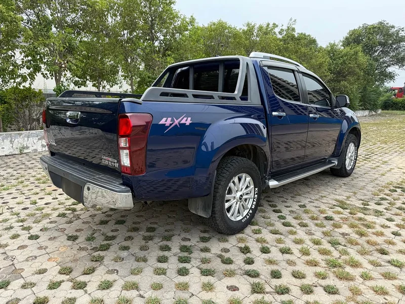 Isuzu D-MAX — фото 7