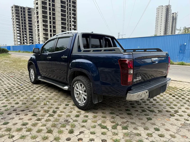 Isuzu D-MAX — фото 9
