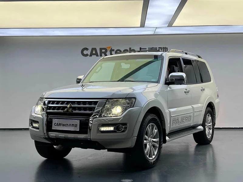 Mitsubishi Pajero (Imported)