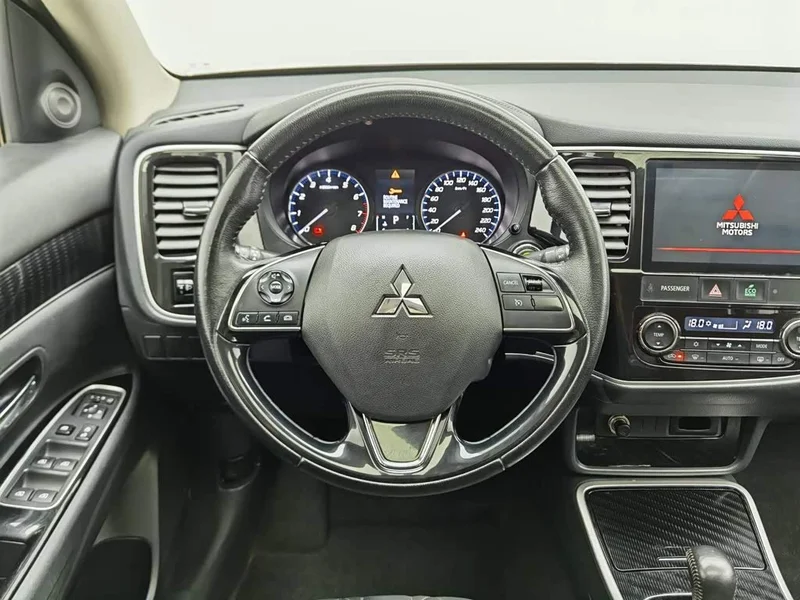 Mitsubishi Outlander — фото 11
