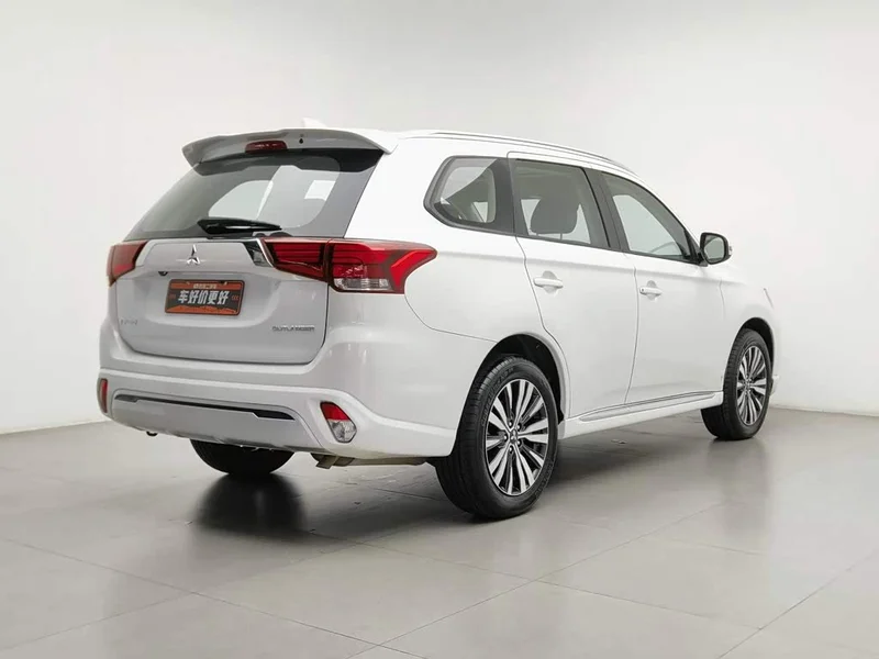 Mitsubishi Outlander — фото 2