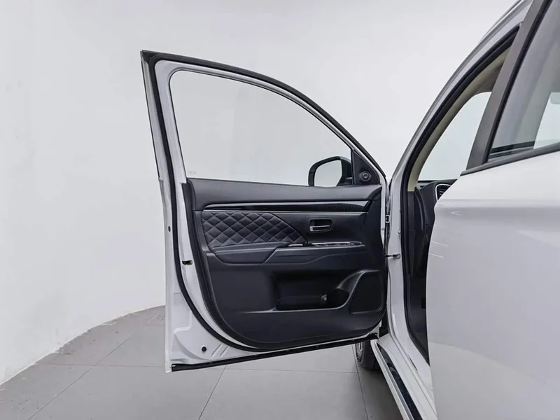 Mitsubishi Outlander — фото 8
