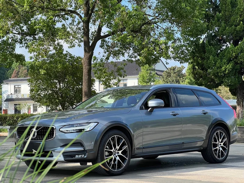 Volvo V90 — фото 1