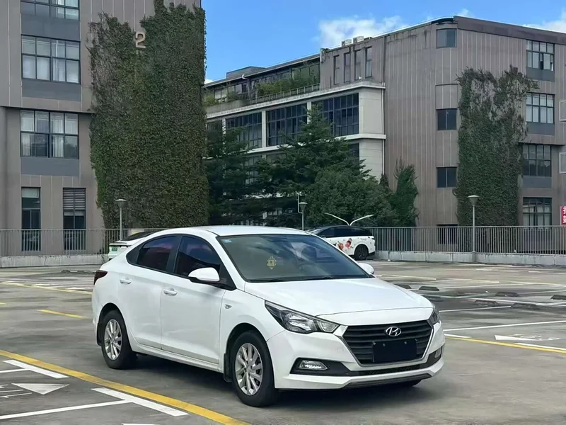 Hyundai Solaris — фото 3