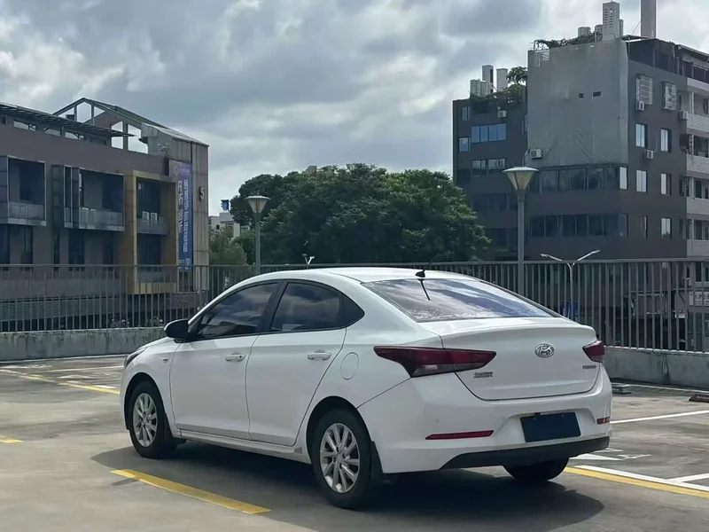 Hyundai Solaris — фото 9