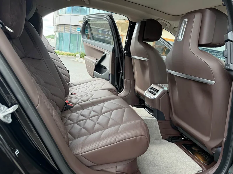 BMW i7 — фото 13