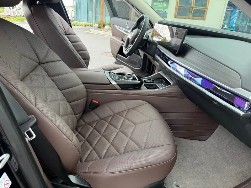 BMW i7 — фото 15