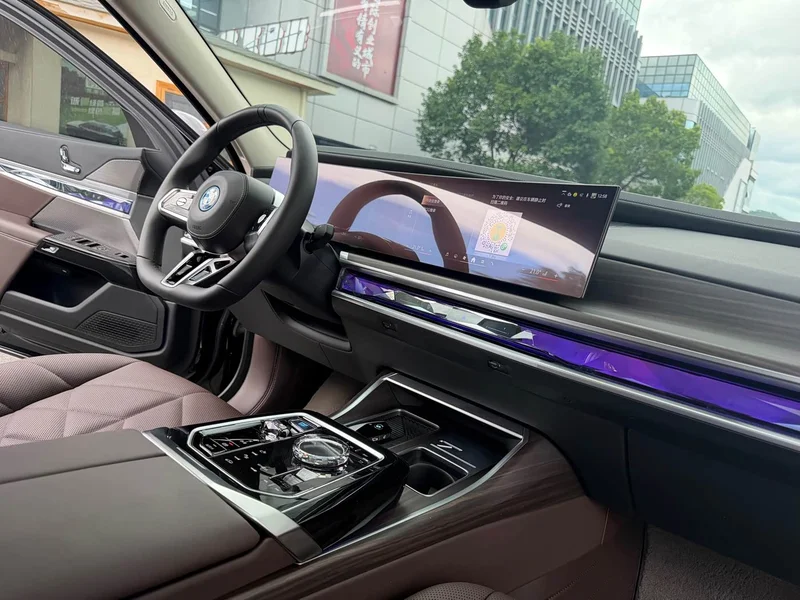 BMW i7 — фото 16