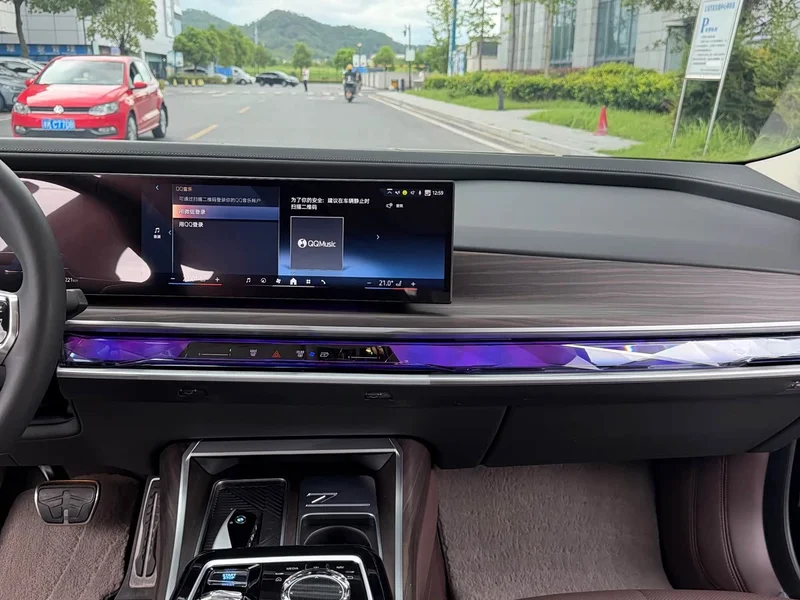 BMW i7 — фото 20