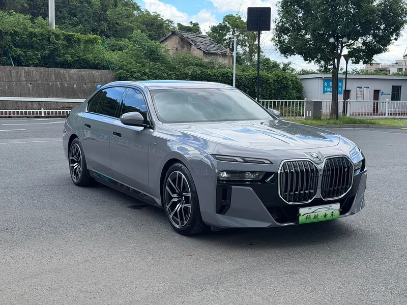 BMW i7 — фото 2
