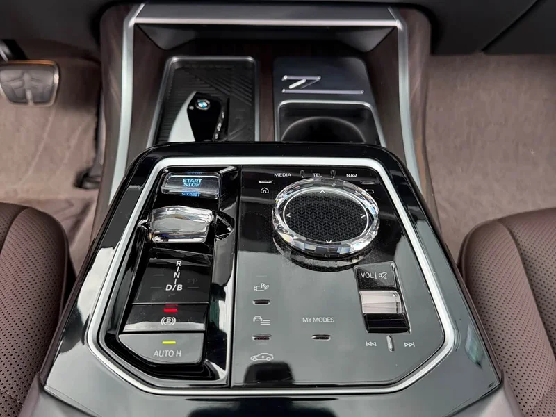 BMW i7 — фото 21