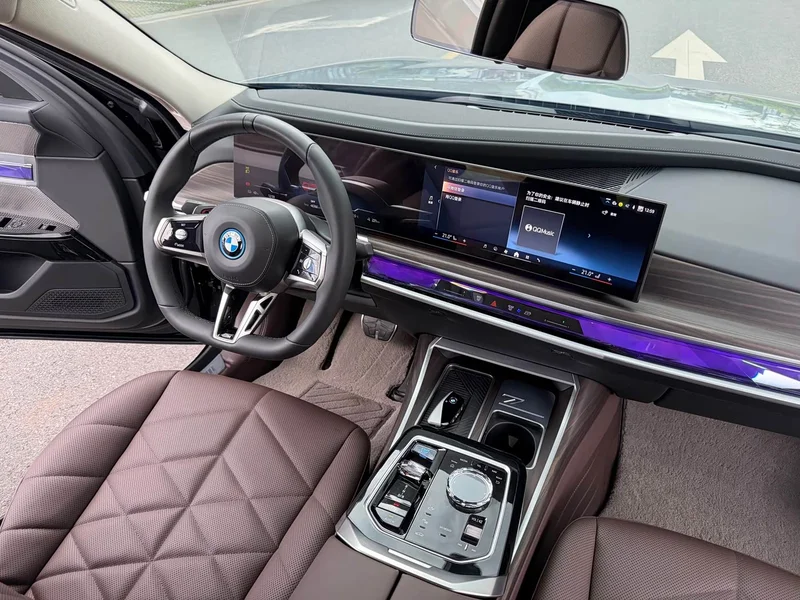 BMW i7 — фото 22