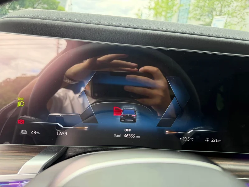 BMW i7 — фото 23