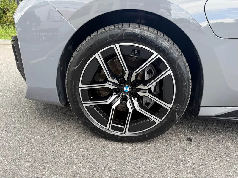 BMW i7 — фото 5