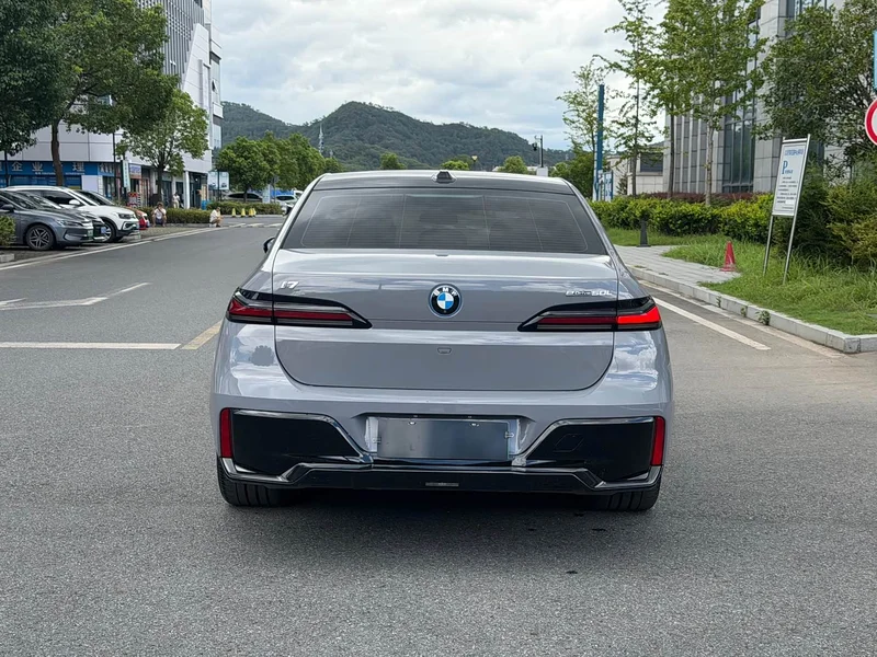 BMW i7 — фото 6
